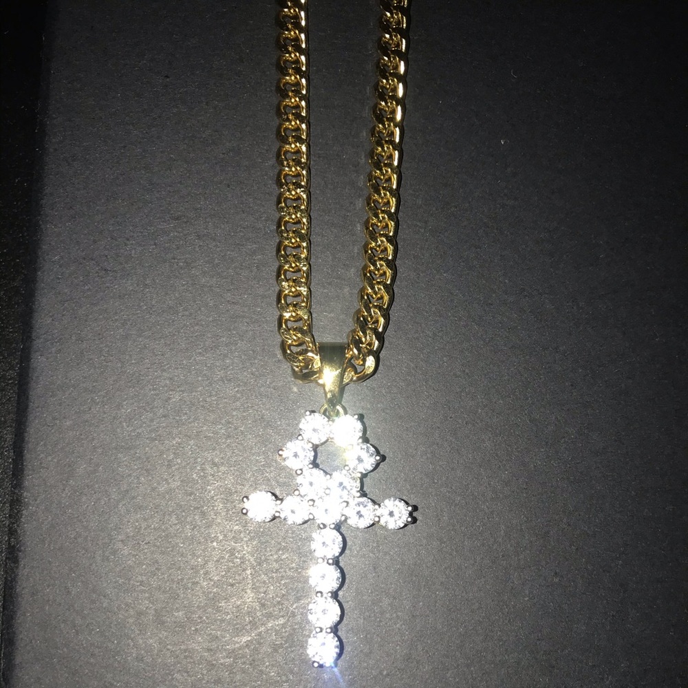 ANKH PENDANT W/ GOLD CHAIN